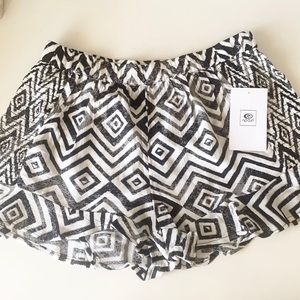 ❤️… Rip Curl Kingston Shorts Short Black and White Medium Flare Shorts